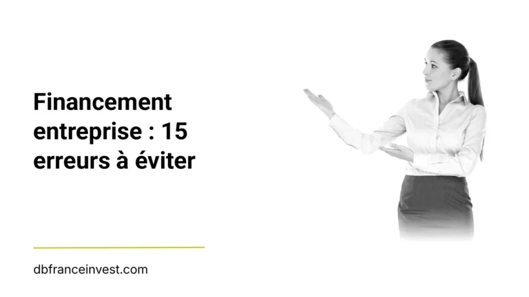 Conseillère financière présentant une solution en noir et blanc, illustrant financement entreprise : 15 erreurs à éviter