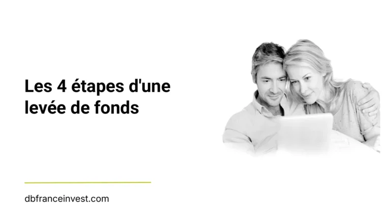 Couple senior consultant un ordinateur portable en noir et blanc, illustrant les 4 étapes d'une levée de fonds