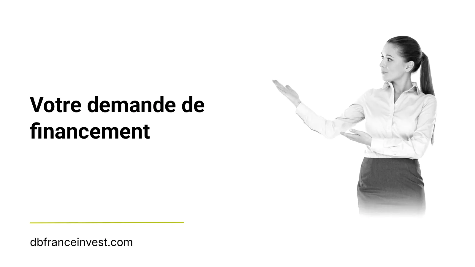 Conseillère en noir et blanc accueillant une demande de financement de particulier