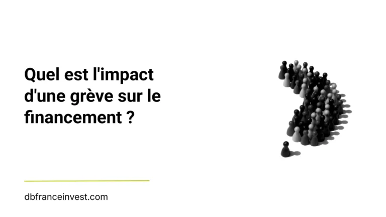Foule de pions disposée en flèche en noir et blanc, illustrant l'impact d'un mouvement de grève