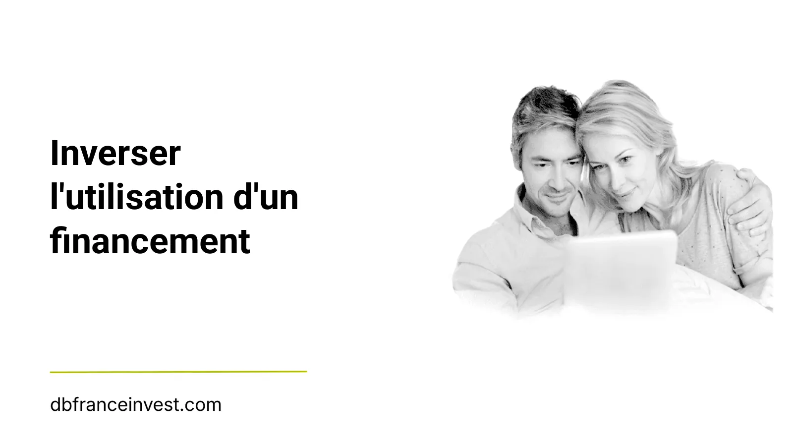 Couple senior consultant un ordinateur portable en noir et blanc, illustrant inverser l'utilisation d'un financement