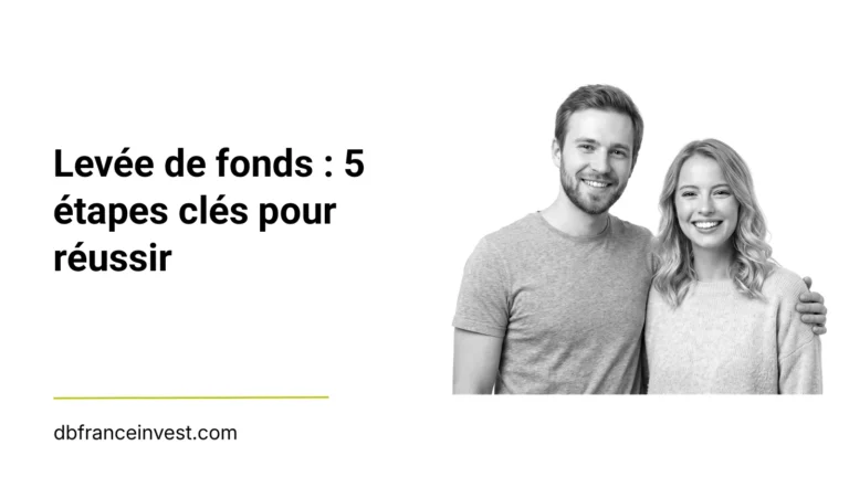 Couple souriant enlacé en noir et blanc, illustrant levée de fonds : 5 étapes clés pour réussir