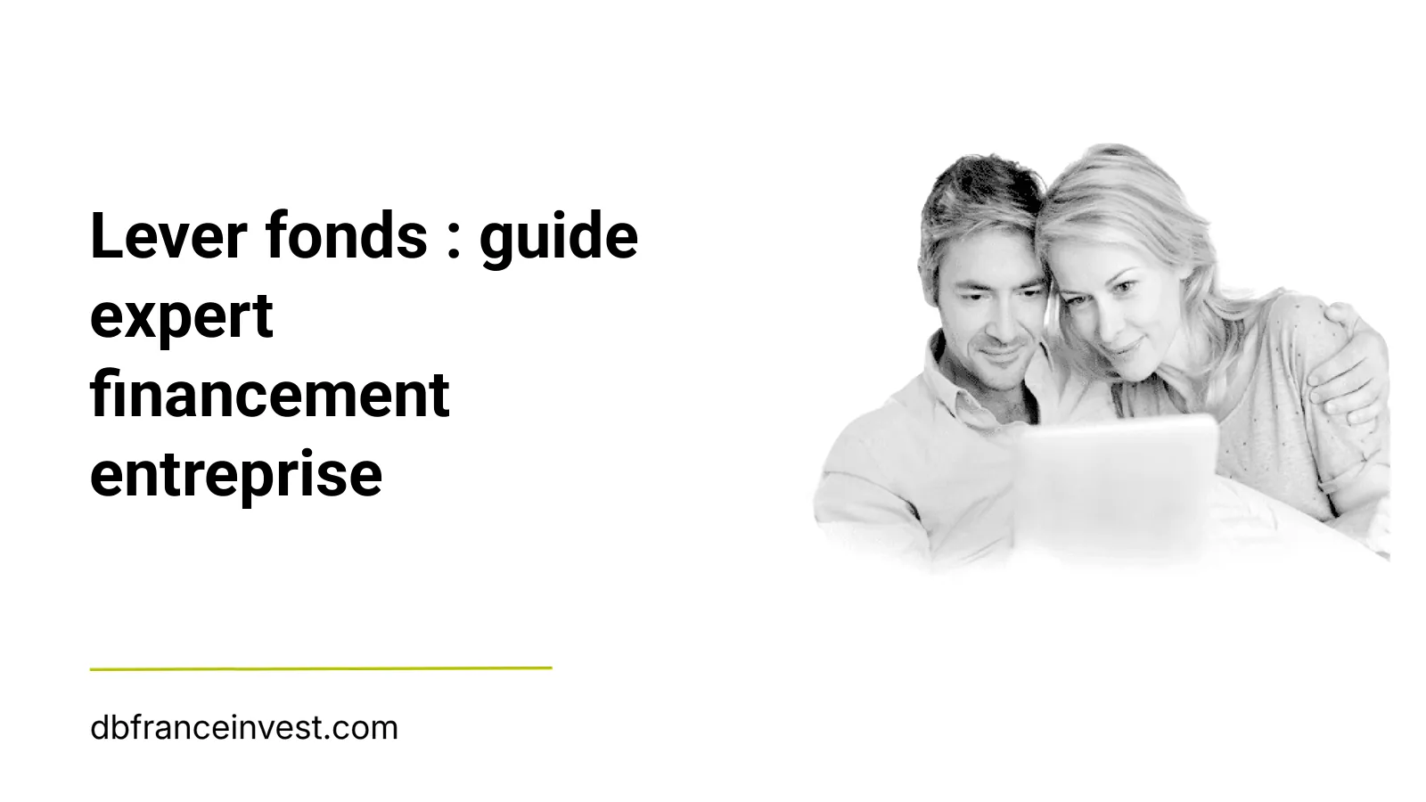 Couple senior consultant un ordinateur portable en noir et blanc, illustrant lever fonds : guide expert financement entreprise