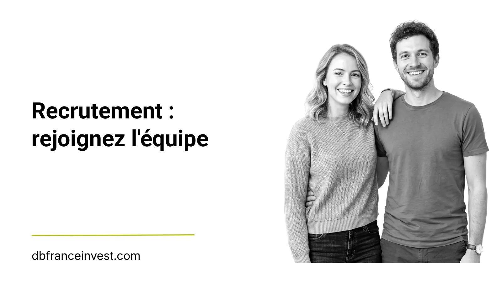 Jeune couple debout en noir et blanc, illustrant le recrutement et les carrières