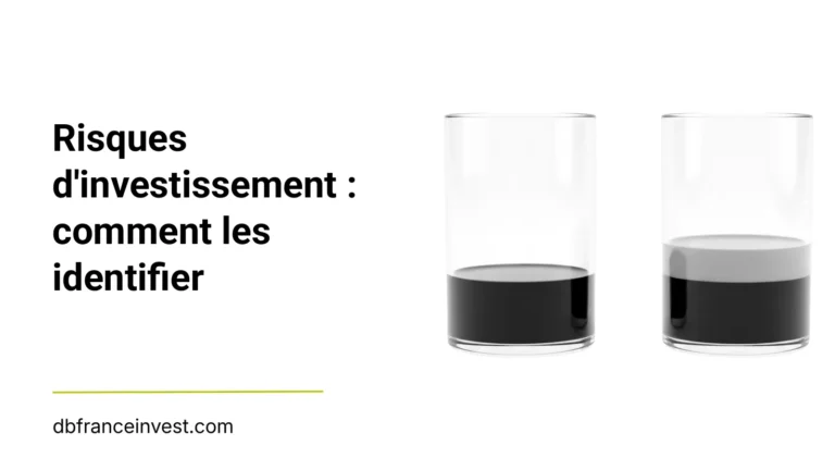 Deux verres inégalement remplis en noir et blanc, illustrant risques d'investissement : comment les identifier