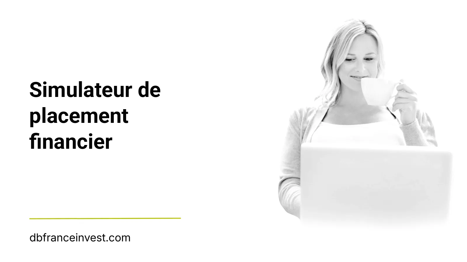 Femme travaillant sur son ordinateur en noir et blanc, illustrant la simulation d'un placement financier