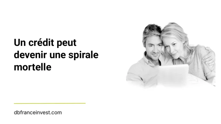Couple senior consultant un ordinateur portable en noir et blanc, illustrant un crédit peut devenir une spirale mortelle
